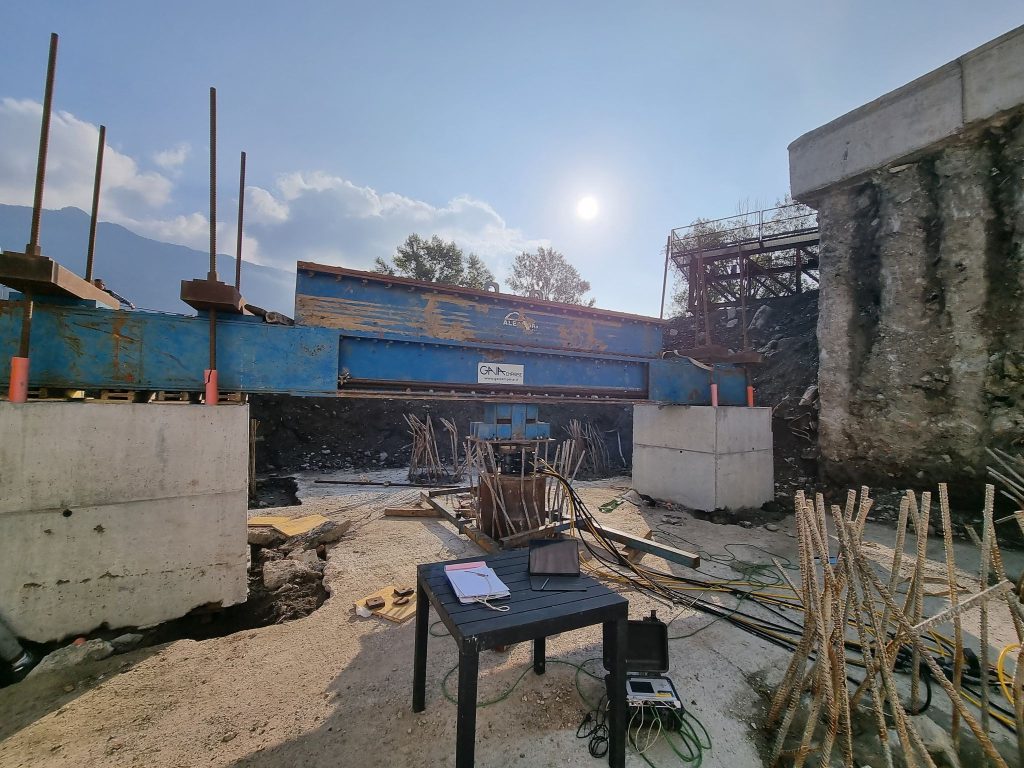 Prova di carico su palo metallo