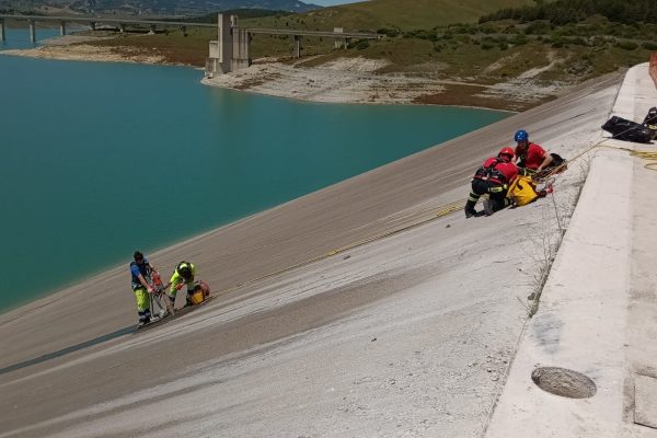 Diga di monte Cutugno sul fiume Sinni - Comune di Senise (PZ) - Carotaggi su paramento di conglomerato bituminoso-2