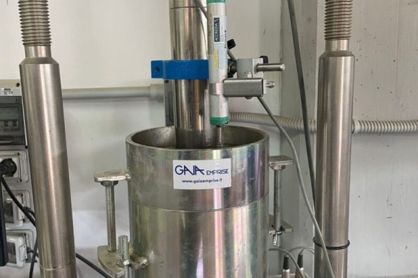 Prova CBR (California Bearing Ratio) su Campione di Terreno presso il Laboratorio GAIA EMPRISE2